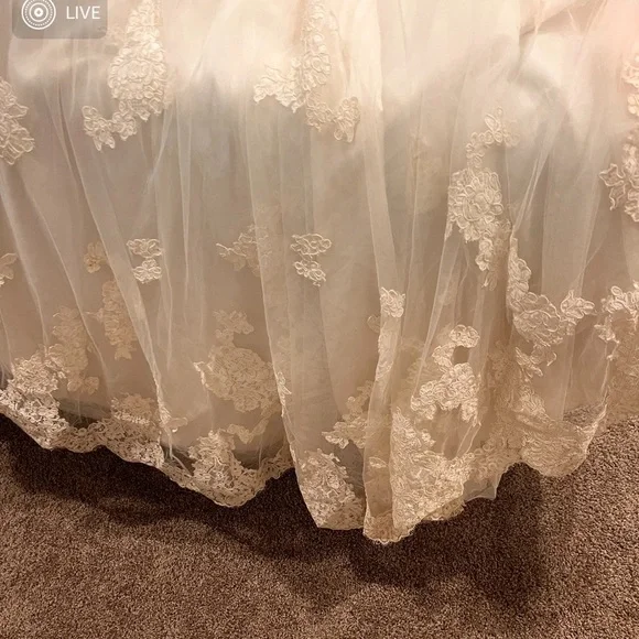 Essense of Australia Wedding Dress D1410 - Picture 8 of 11